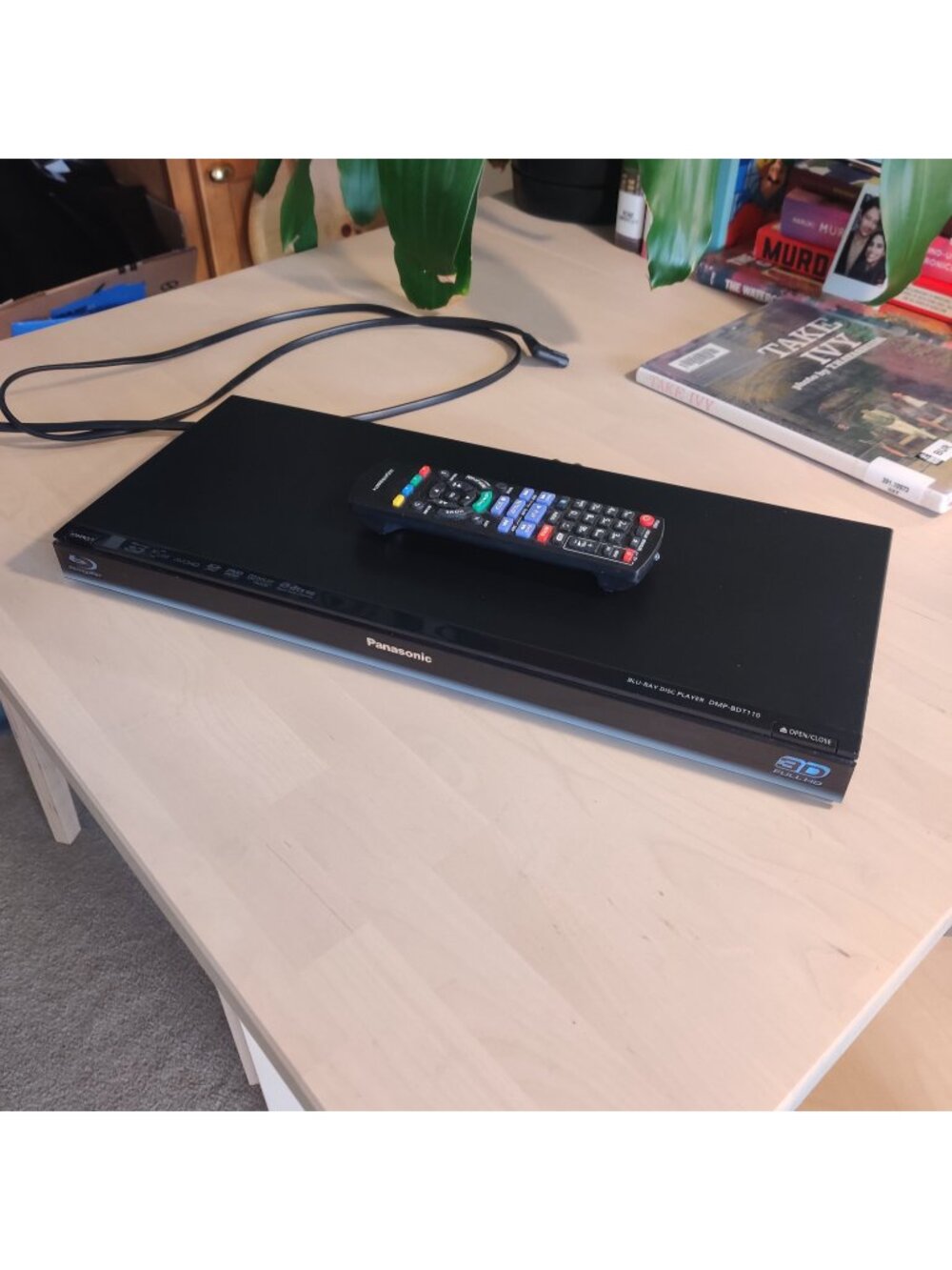Panasonic DMP-BDT110 3D Blu-Ray Player + Remote